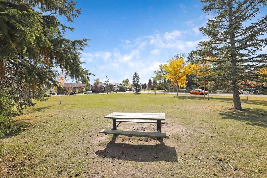 68 Falconridge Close Ne, Calgary, AB