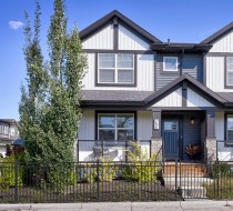 1 Midgrove Lane SWAirdrie, AB T4B 5H2