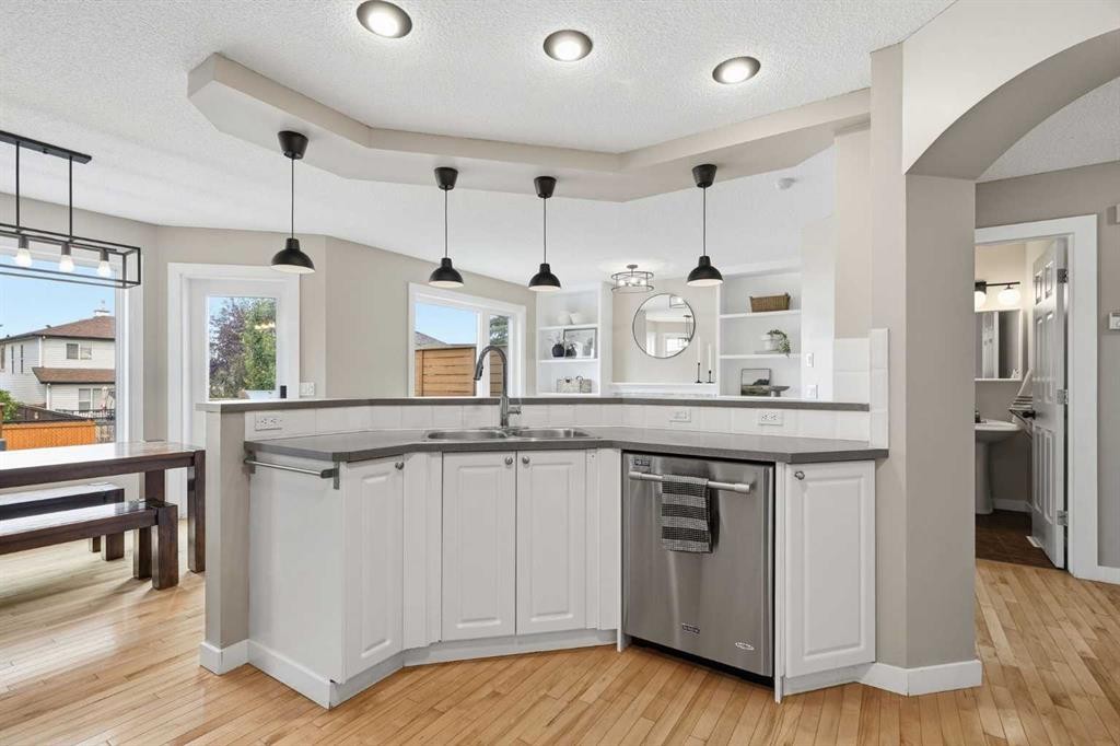 321 Douglas Ridge Circle Se, Calgary, AB