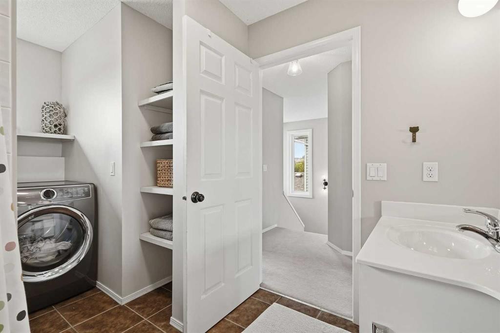 321 Douglas Ridge Circle Se, Calgary, AB