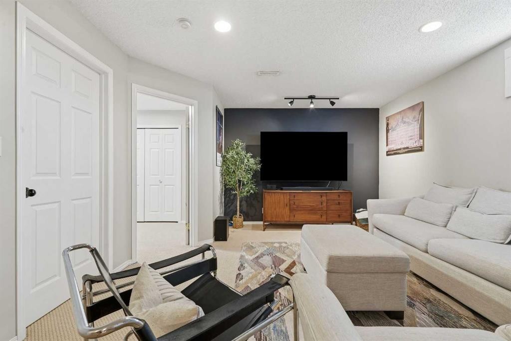 321 Douglas Ridge Circle Se, Calgary, AB