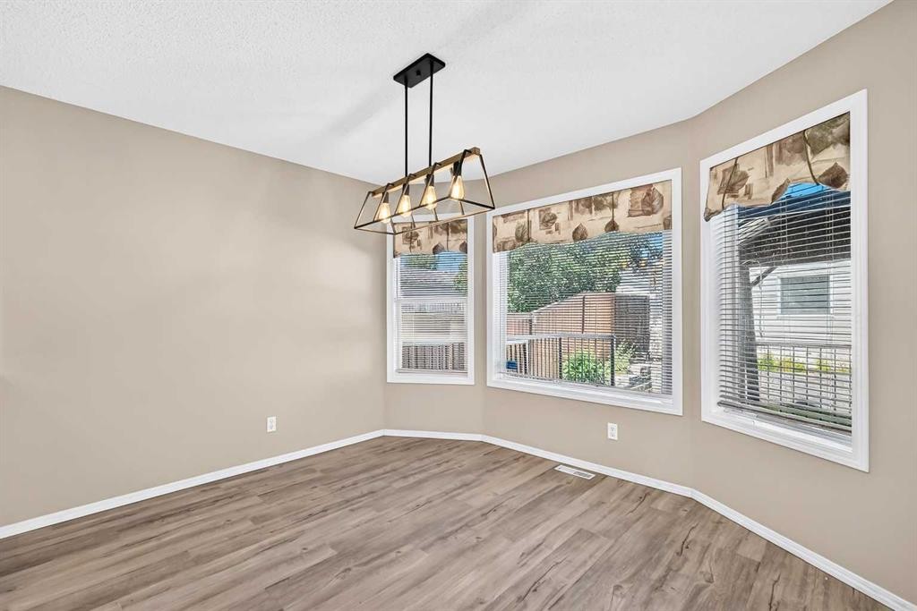 22 Cramond Crescent Se, Calgary, AB