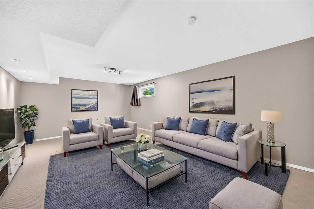 22 Cramond Crescent Se, Calgary, AB