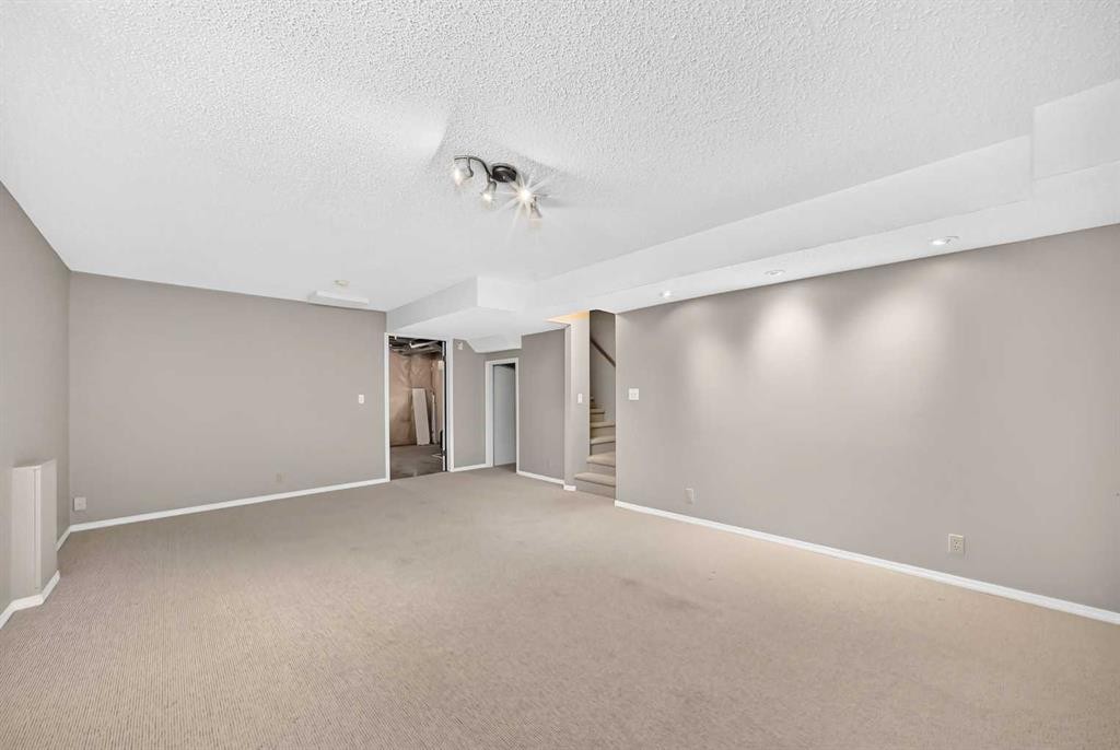 22 Cramond Crescent Se, Calgary, AB