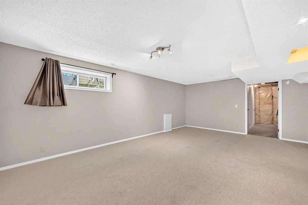 22 Cramond Crescent Se, Calgary, AB