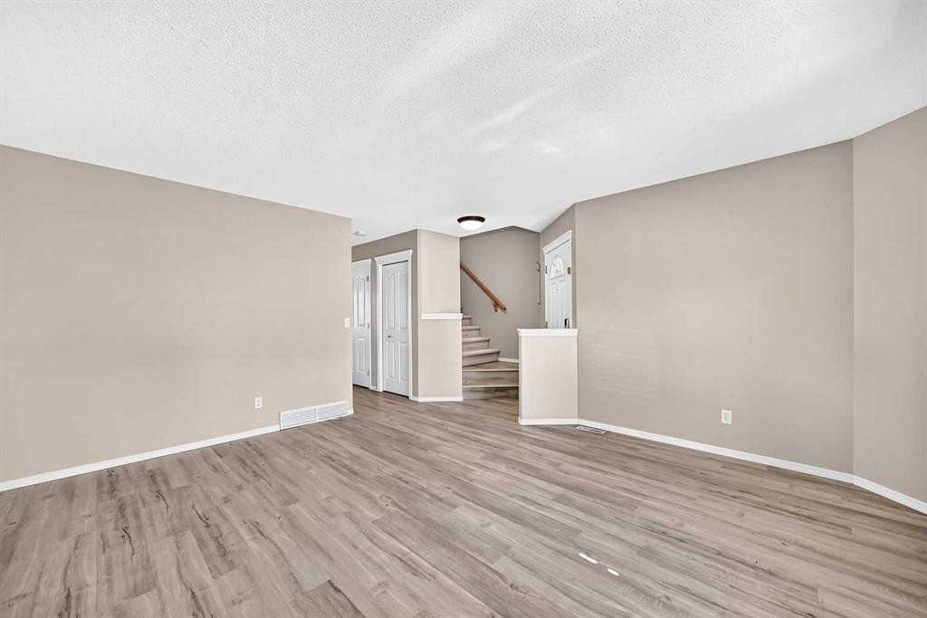 22 Cramond Crescent Se, Calgary, AB