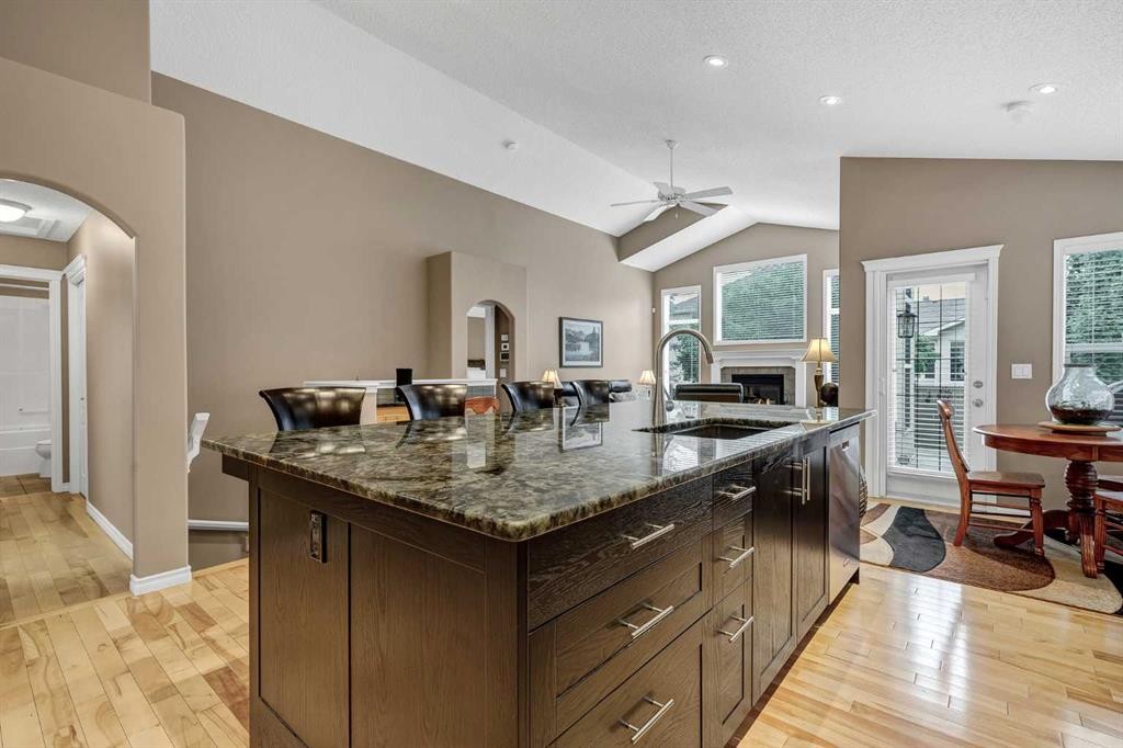 10 Strathlea Grove Sw, Calgary, AB