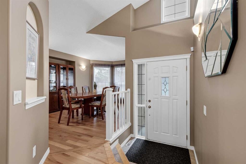 10 Strathlea Grove Sw, Calgary, AB