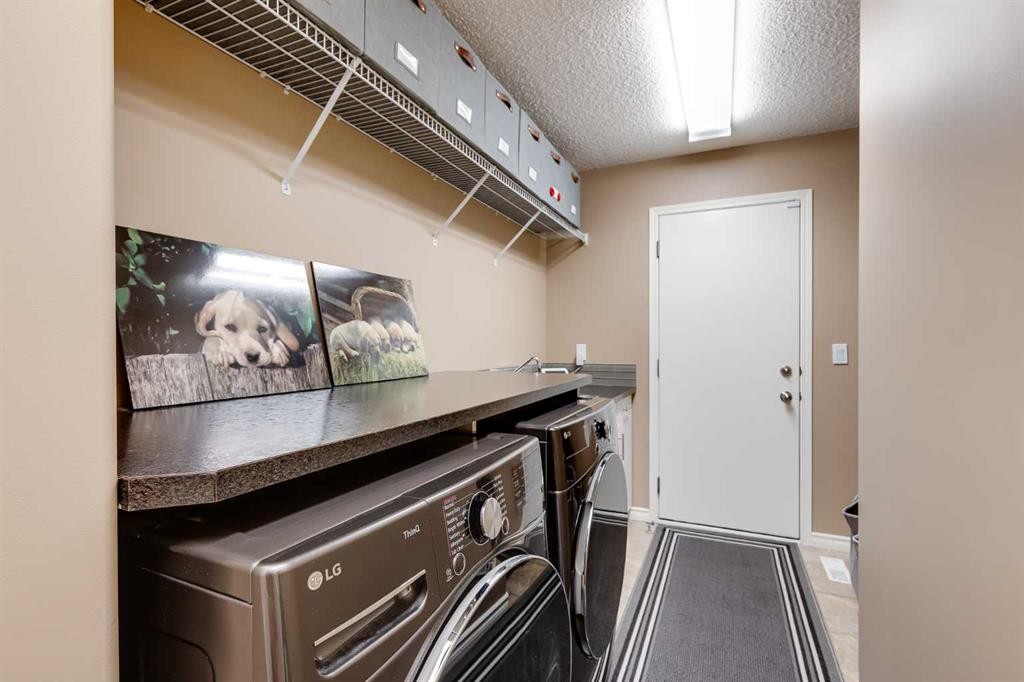 10 Strathlea Grove Sw, Calgary, AB