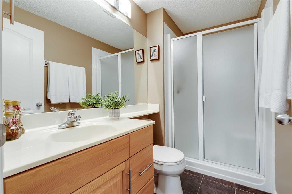 10 Strathlea Grove Sw, Calgary, AB