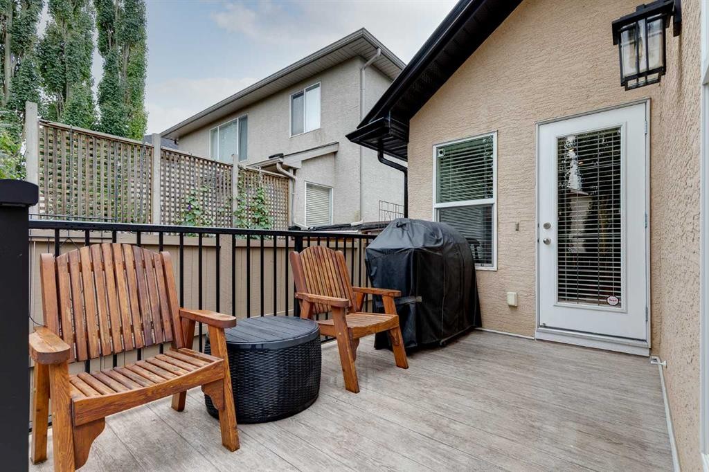 10 Strathlea Grove Sw, Calgary, AB