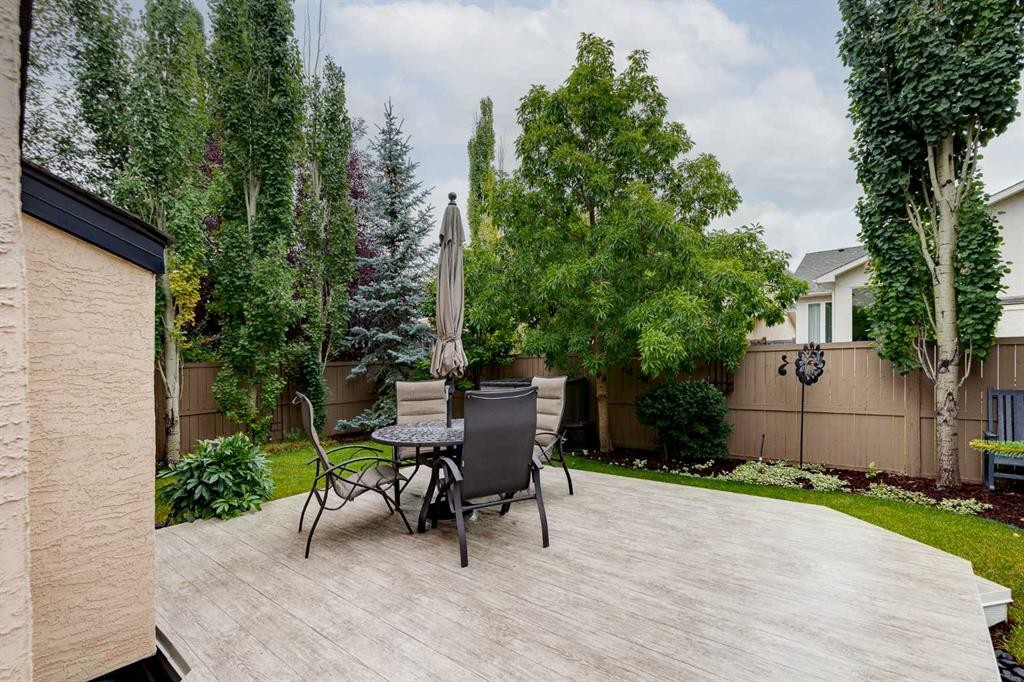 10 Strathlea Grove Sw, Calgary, AB
