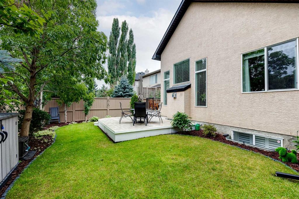 10 Strathlea Grove Sw, Calgary, AB