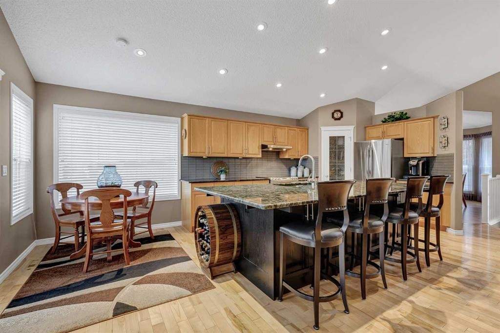 10 Strathlea Grove Sw, Calgary, AB