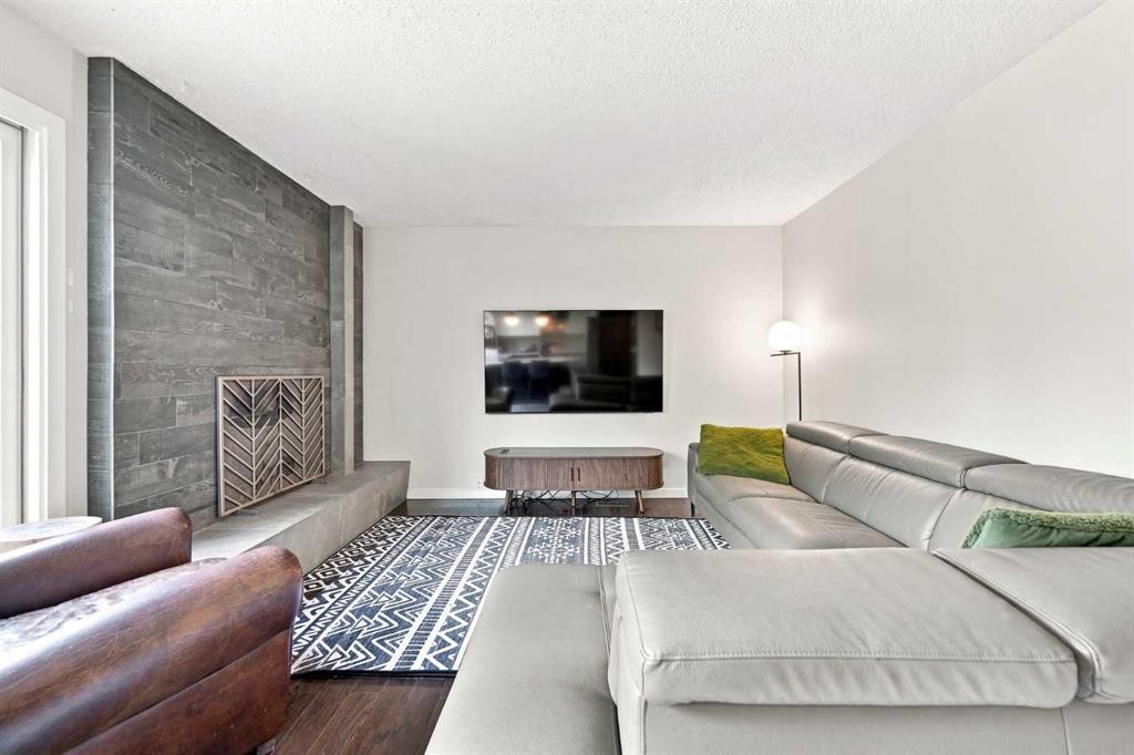 267 Brookgreen Drive Sw, Calgary, AB