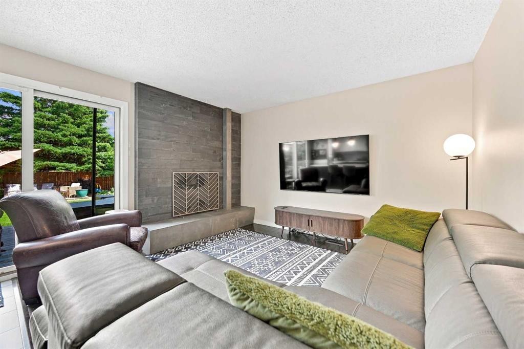 267 Brookgreen Drive Sw, Calgary, AB