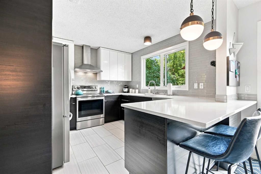 267 Brookgreen Drive Sw, Calgary, AB