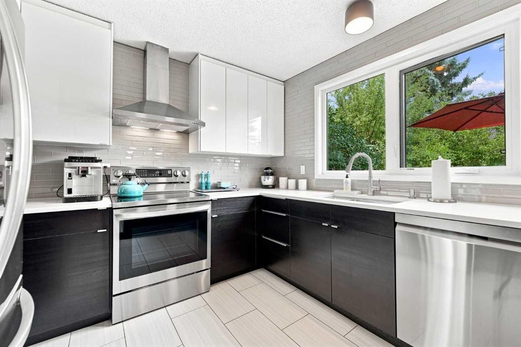 267 Brookgreen Drive Sw, Calgary, AB