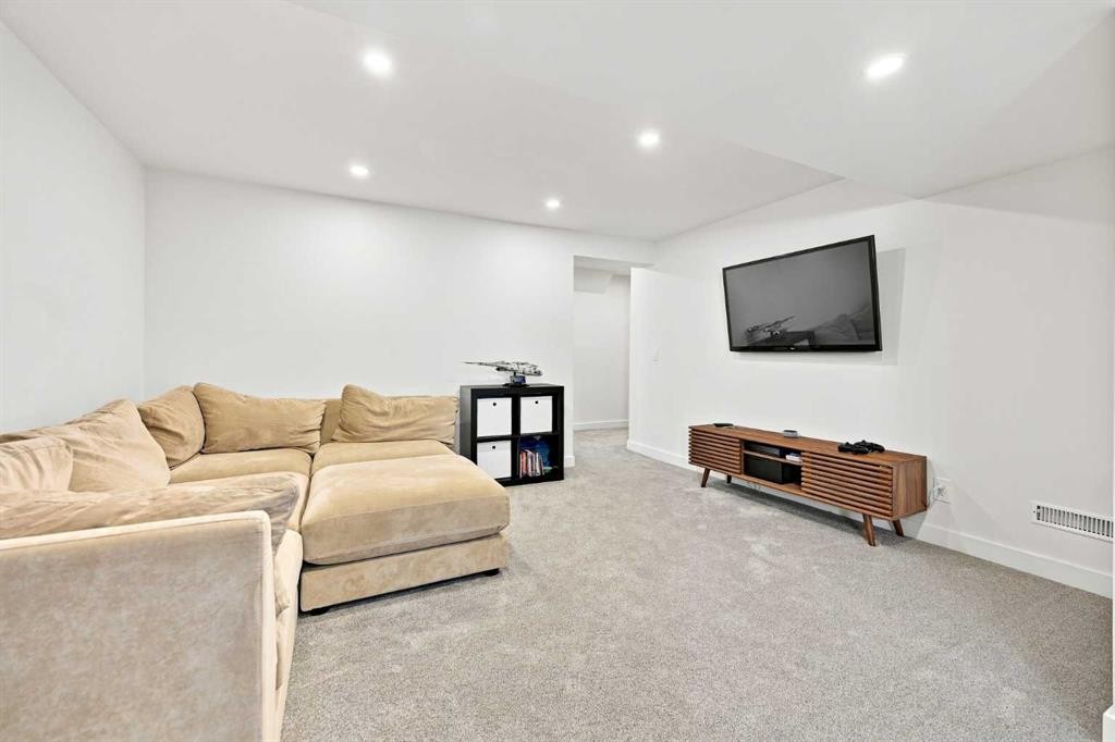 267 Brookgreen Drive Sw, Calgary, AB