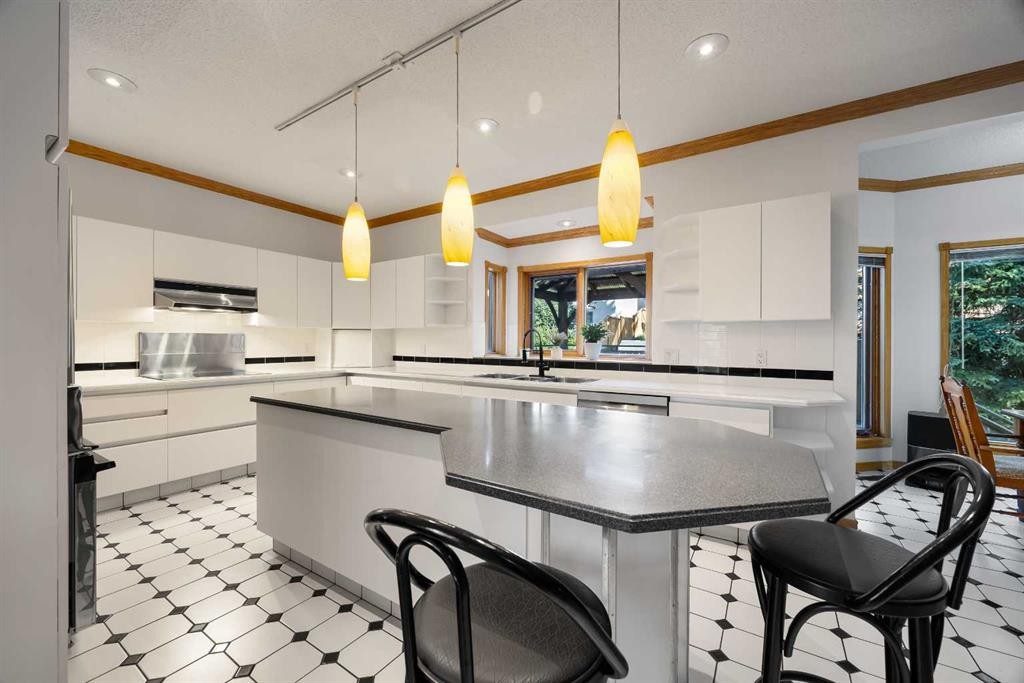 52 Edgeview Road Nw, Calgary, AB