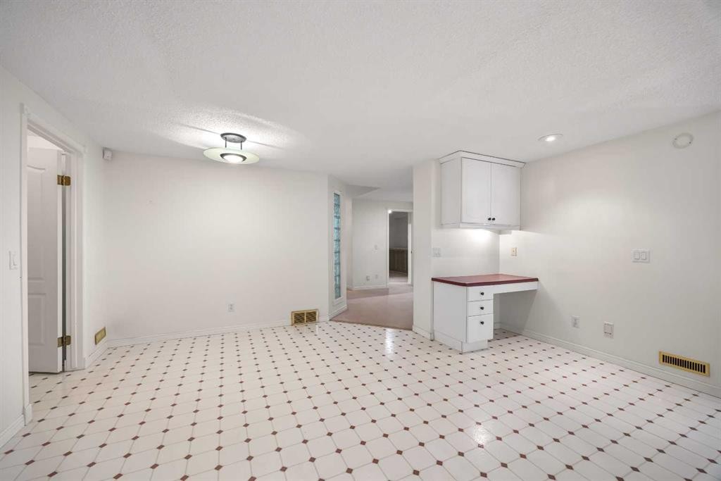 52 Edgeview Road Nw, Calgary, AB