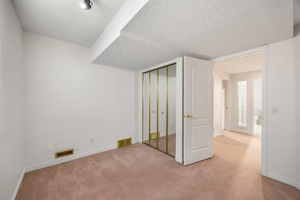 52 Edgeview Road Nw, Calgary, AB