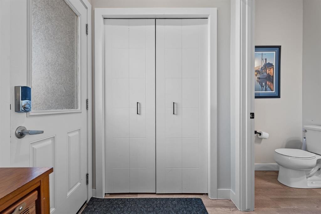 44 D'Arcy Boulevard, Okotoks, AB - Indoor Photo Showing Bathroom