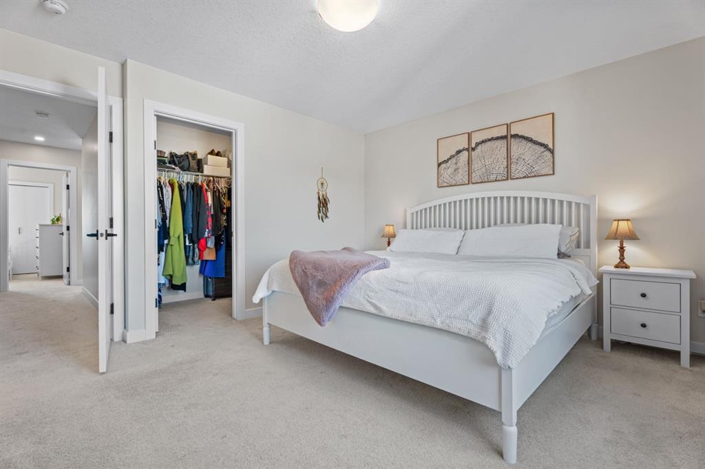 44 D'Arcy Boulevard, Okotoks, AB - Indoor Photo Showing Bedroom