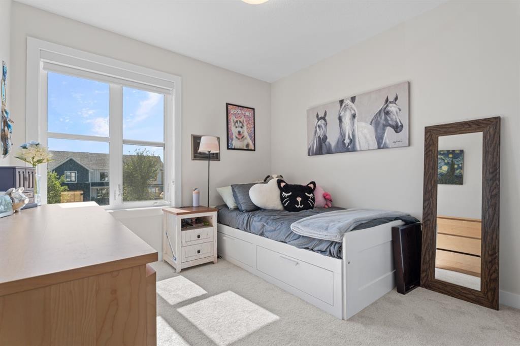 44 D'Arcy Boulevard, Okotoks, AB - Indoor Photo Showing Bedroom