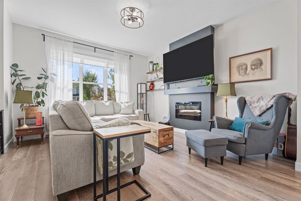 44 D'Arcy Boulevard, Okotoks, AB - Indoor Photo Showing Living Room With Fireplace