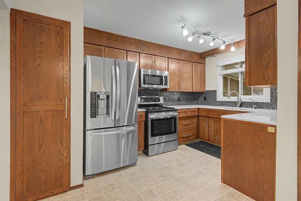 163 Lake Sylvan Close Se, Calgary, AB
