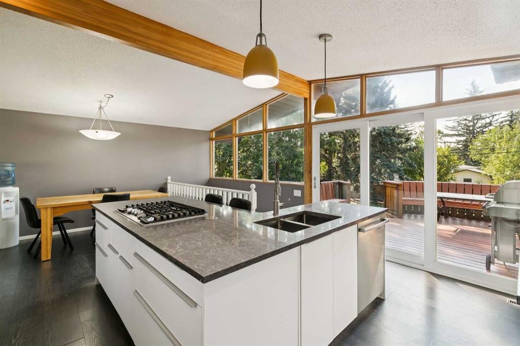 1423 75 Avenue Sw, Calgary, AB