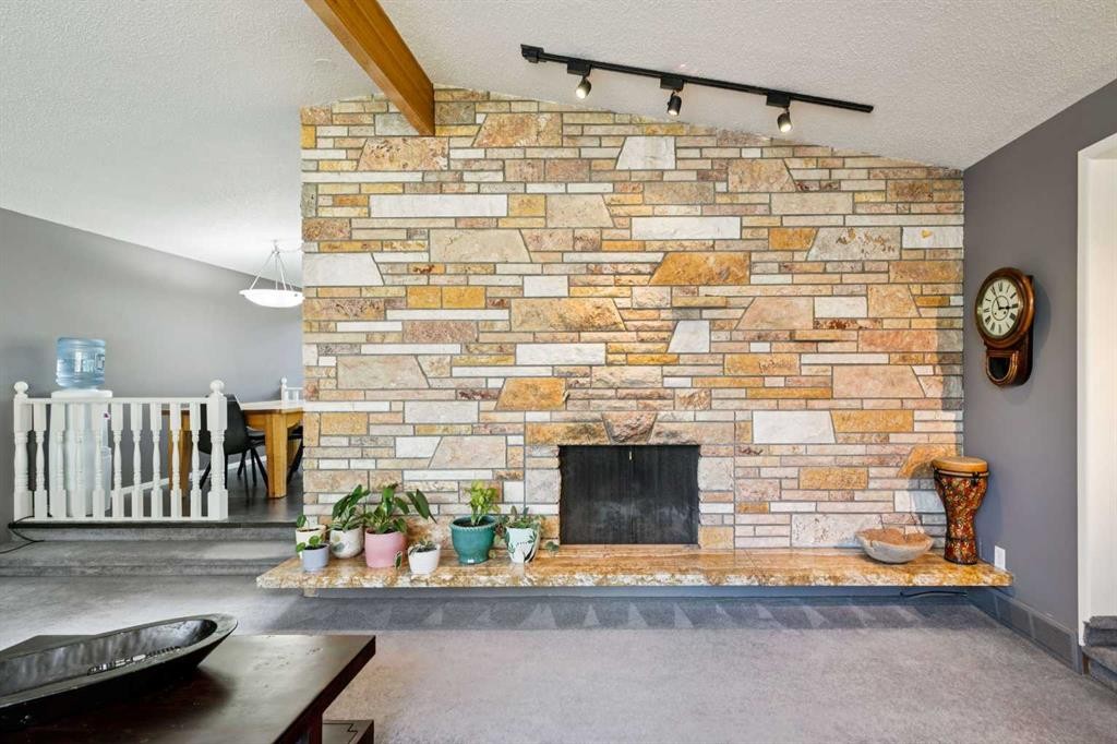1423 75 Avenue Sw, Calgary, AB