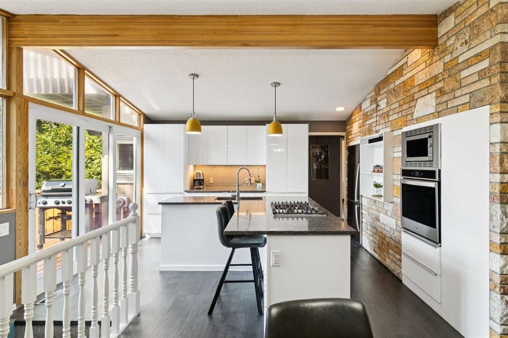 1423 75 Avenue Sw, Calgary, AB