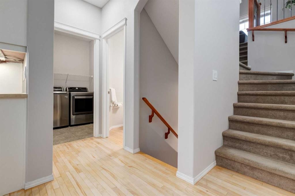 102 Springborough Point Sw, Calgary, AB