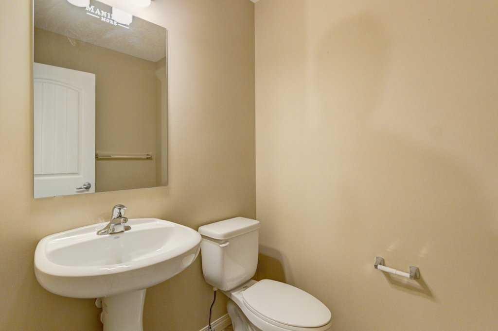 409 Cranberry Park Se, Calgary, AB