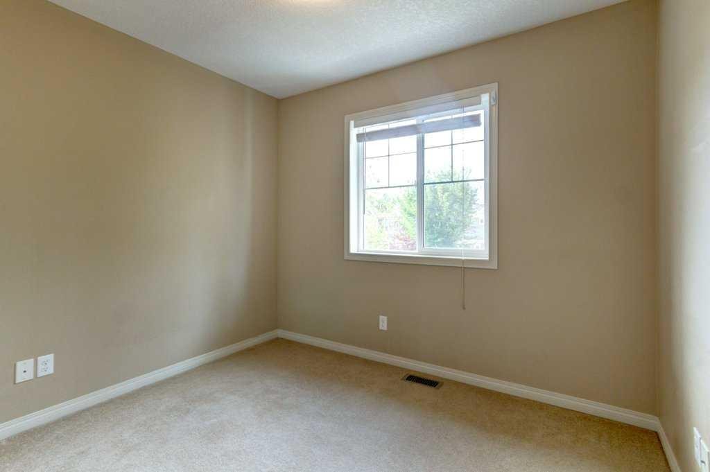 409 Cranberry Park Se, Calgary, AB