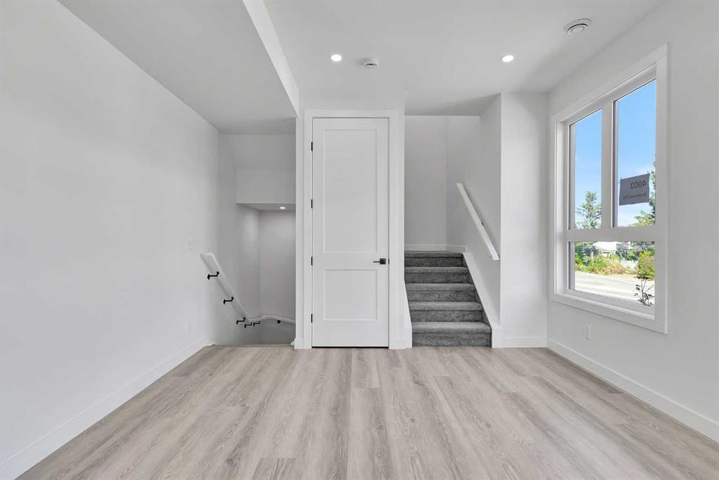 4903 Bowness Road Nw, Calgary, AB