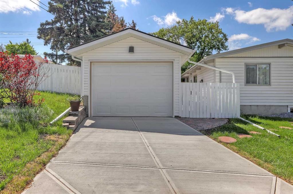 185 Springwood Drive Sw, Calgary, AB