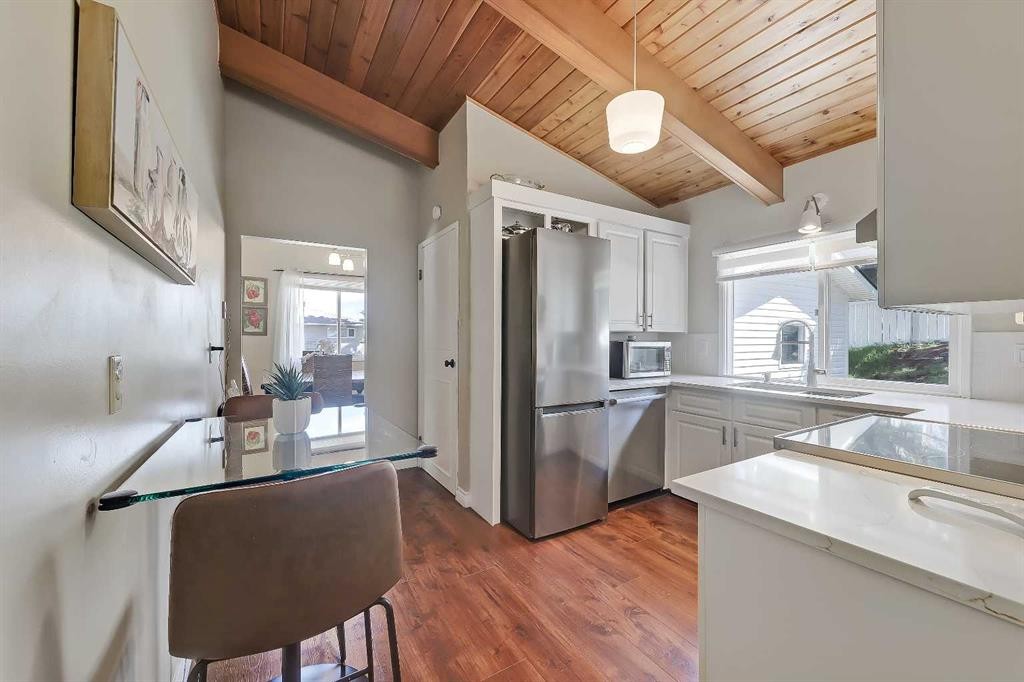 185 Springwood Drive Sw, Calgary, AB