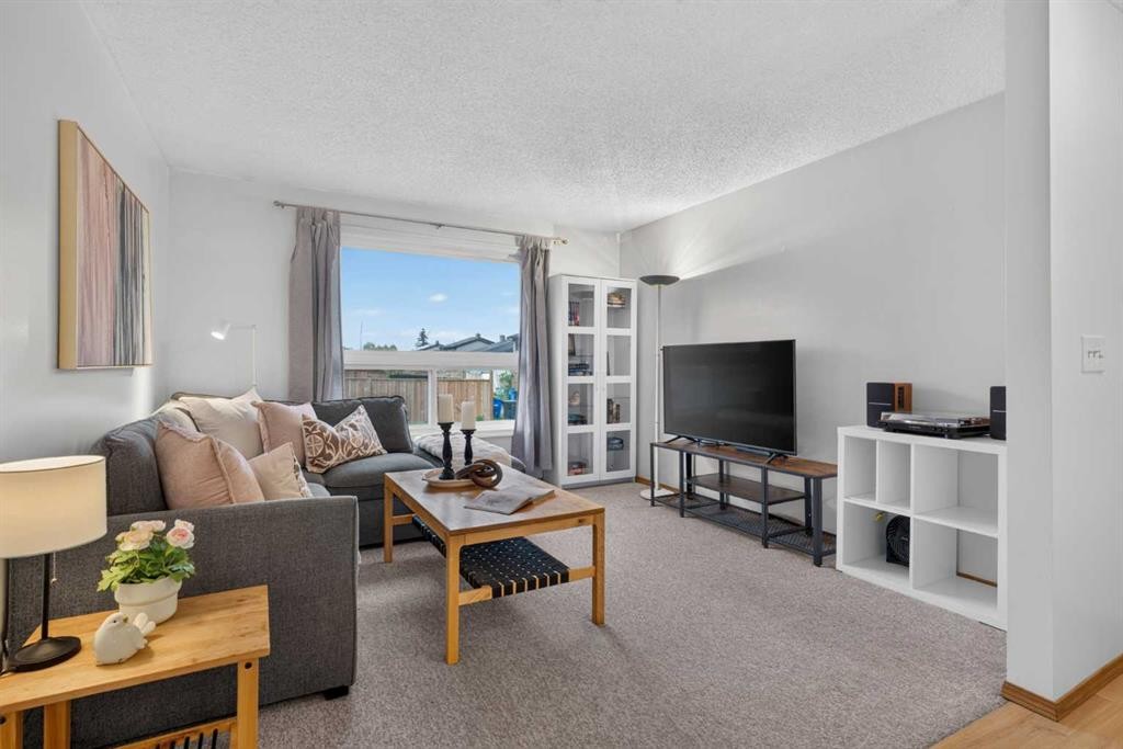 179 Pinecliff Close Ne, Calgary, AB