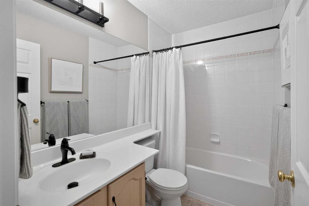 204-39 Hidden Creek Place Nw, Calgary, AB