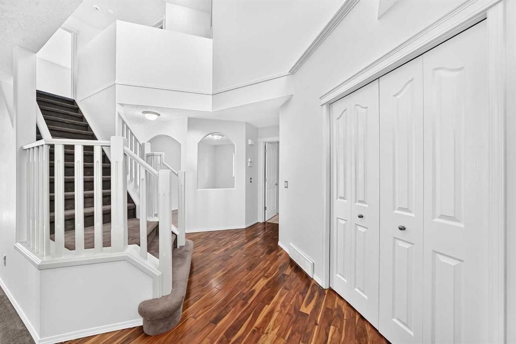 186 Panamount Drive Nw, Calgary, AB