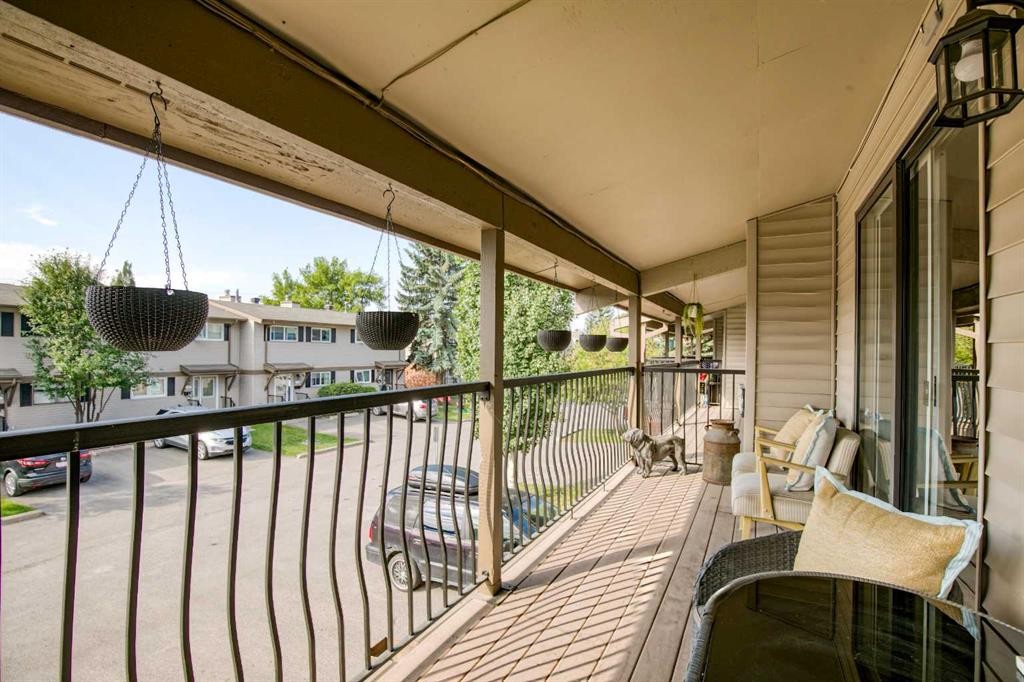 18 Glorond Place, Okotoks, AB