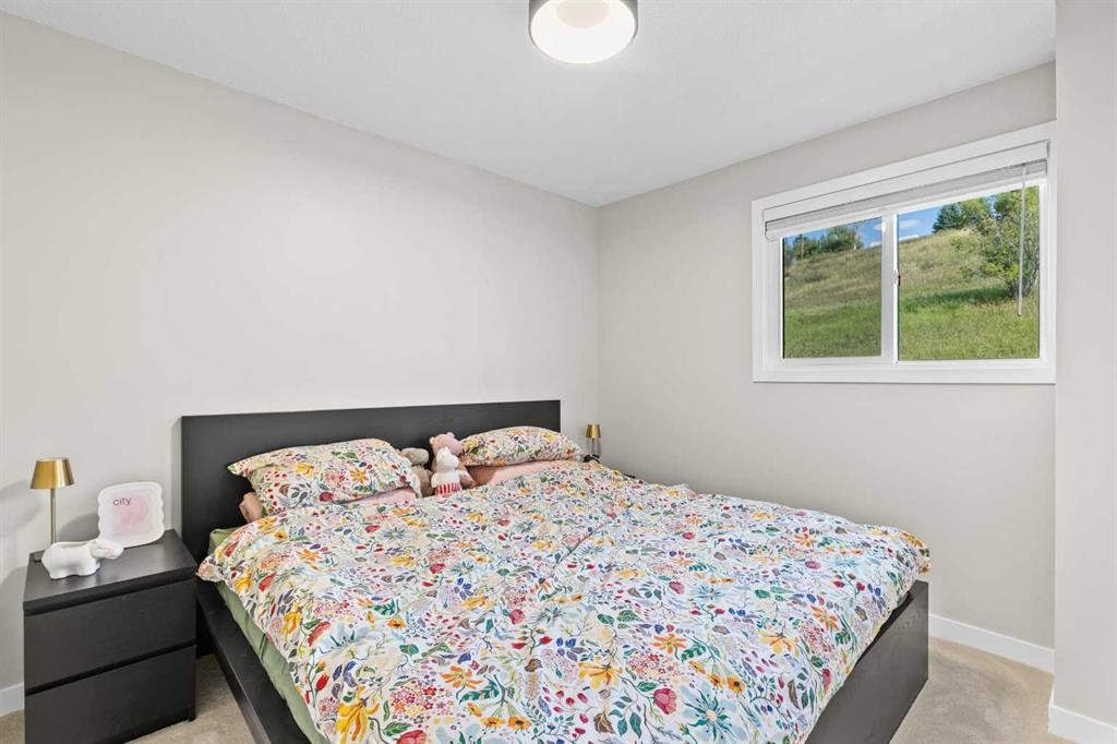 18 Glorond Place, Okotoks, AB