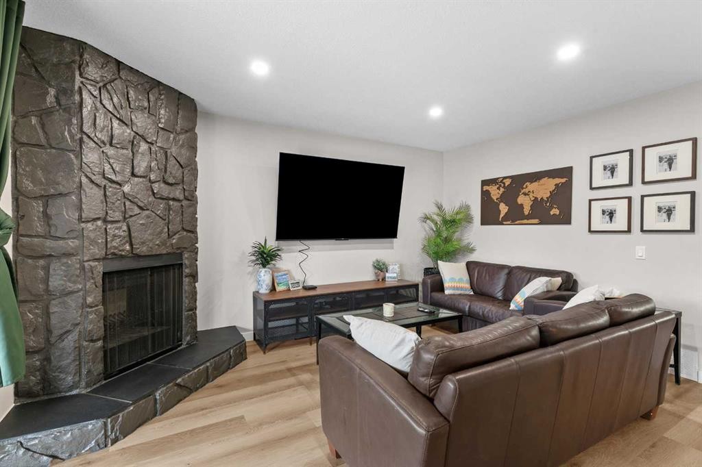 18 Glorond Place, Okotoks, AB
