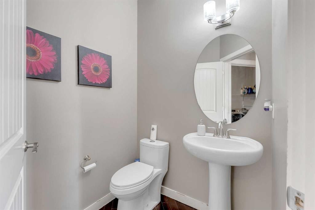 130 Brightonwoods Grove Se, Calgary, AB - Indoor Photo Showing Bathroom