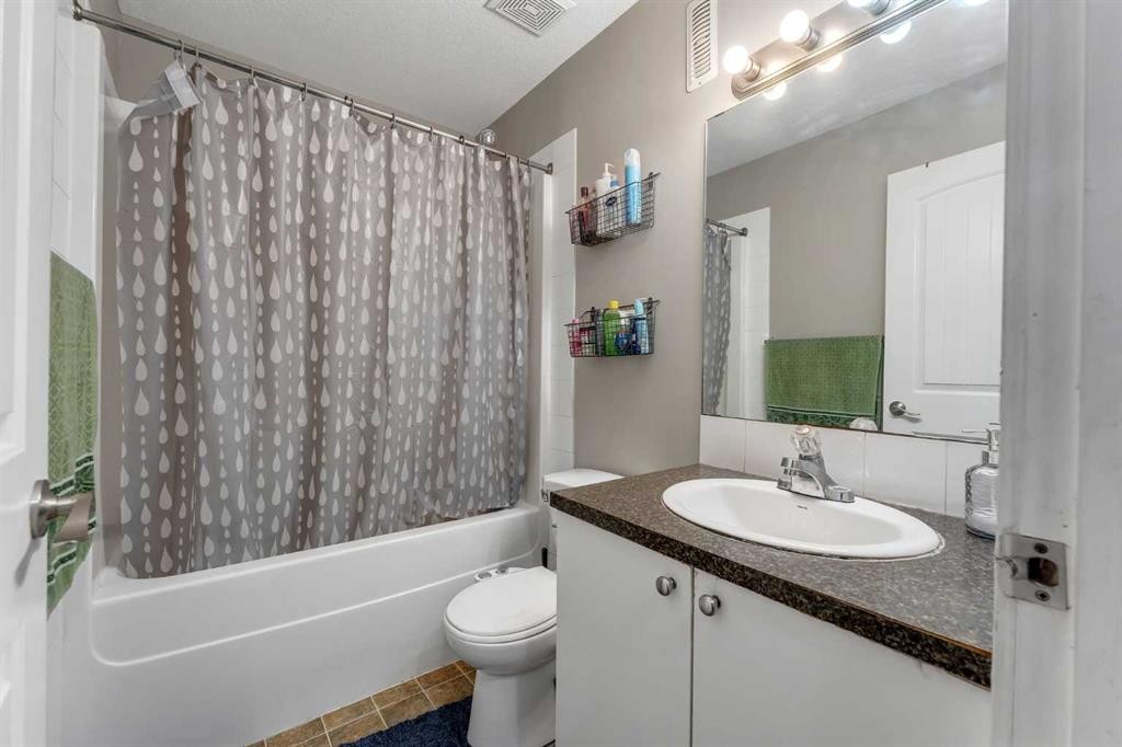 130 Brightonwoods Grove Se, Calgary, AB - Indoor Photo Showing Bathroom