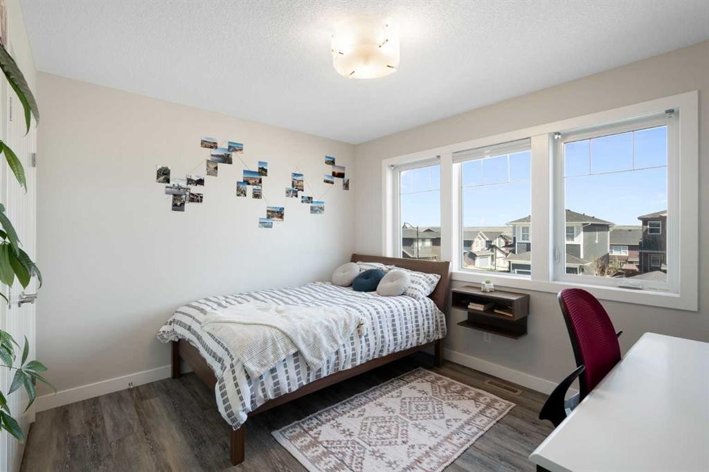 48 Crestbrook Link Sw, Calgary, AB
