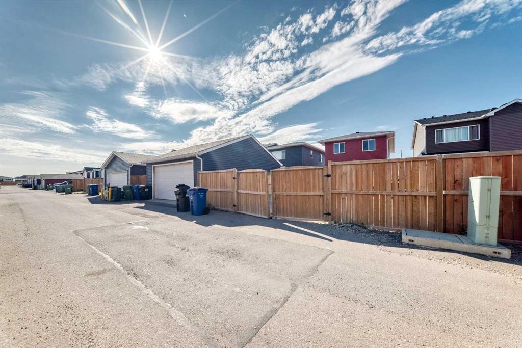 682 Redstone Drive Ne, Calgary, AB